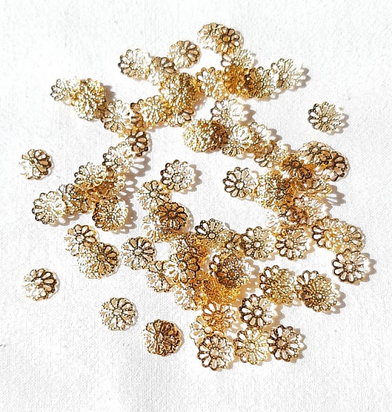 Appr&ecirc;ts bijoux: 20 coupelles l&eacute;g&egrave;res dor&eacute;es 9mm