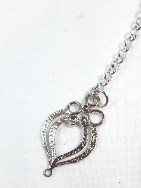 Borsa gioiello con nappina in pelle di vacchetta, colore rosso