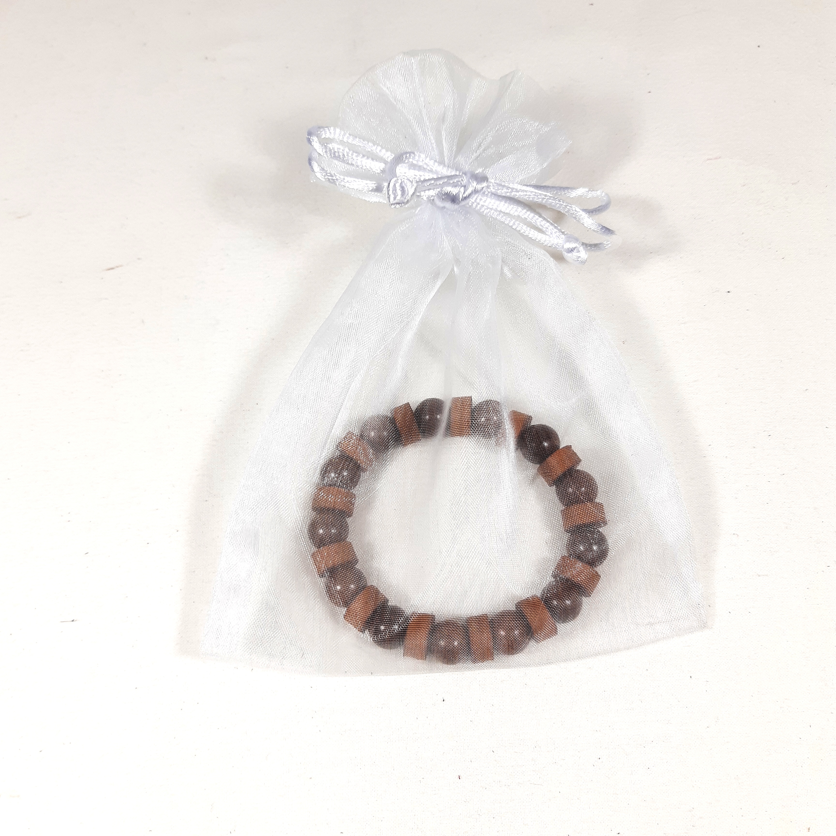 Bracelet extensible cuir et bois de santal