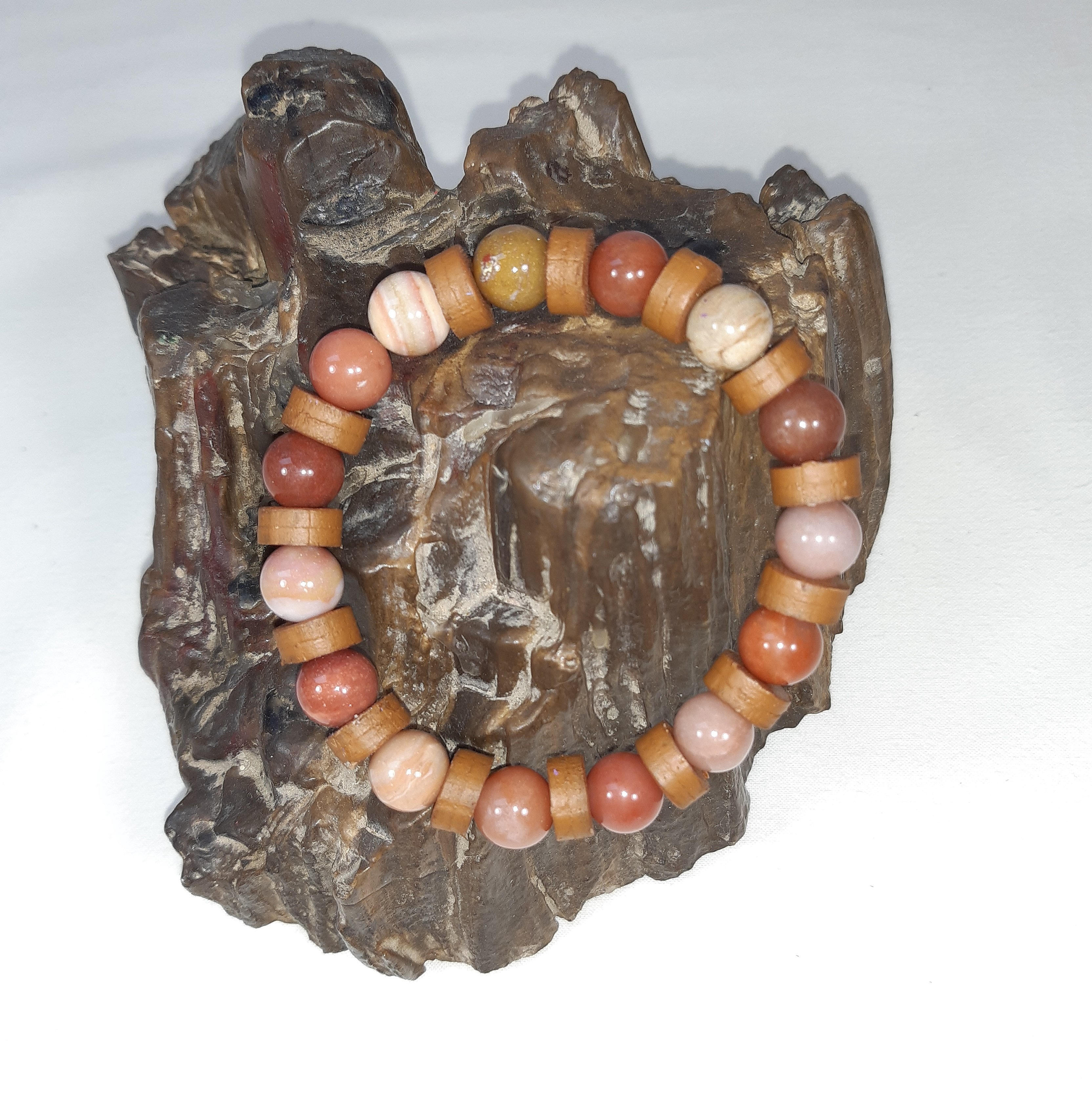 Bracelet extensible cuir et bois p&eacute;trifi&eacute;