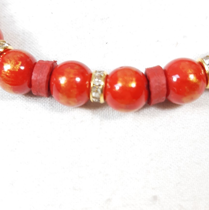 Bracelet rouge, pierres naturelles et cuir