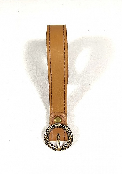 Ceinture pour Elle, en cuir havane et boucle coloris bronze vieilli.
