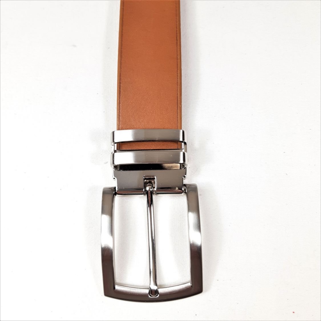 Ceinture cuir vachette tannage végétal coloris cognac.