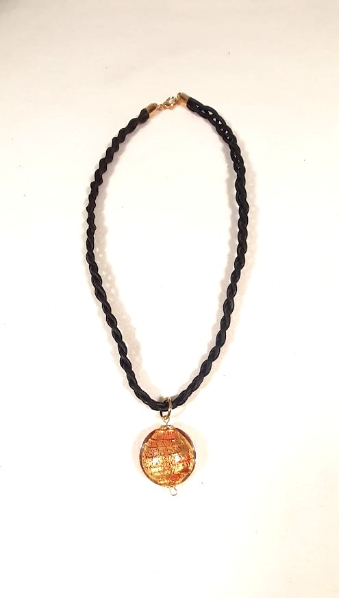 Collier cuir et m&eacute;daillon verre de Murano