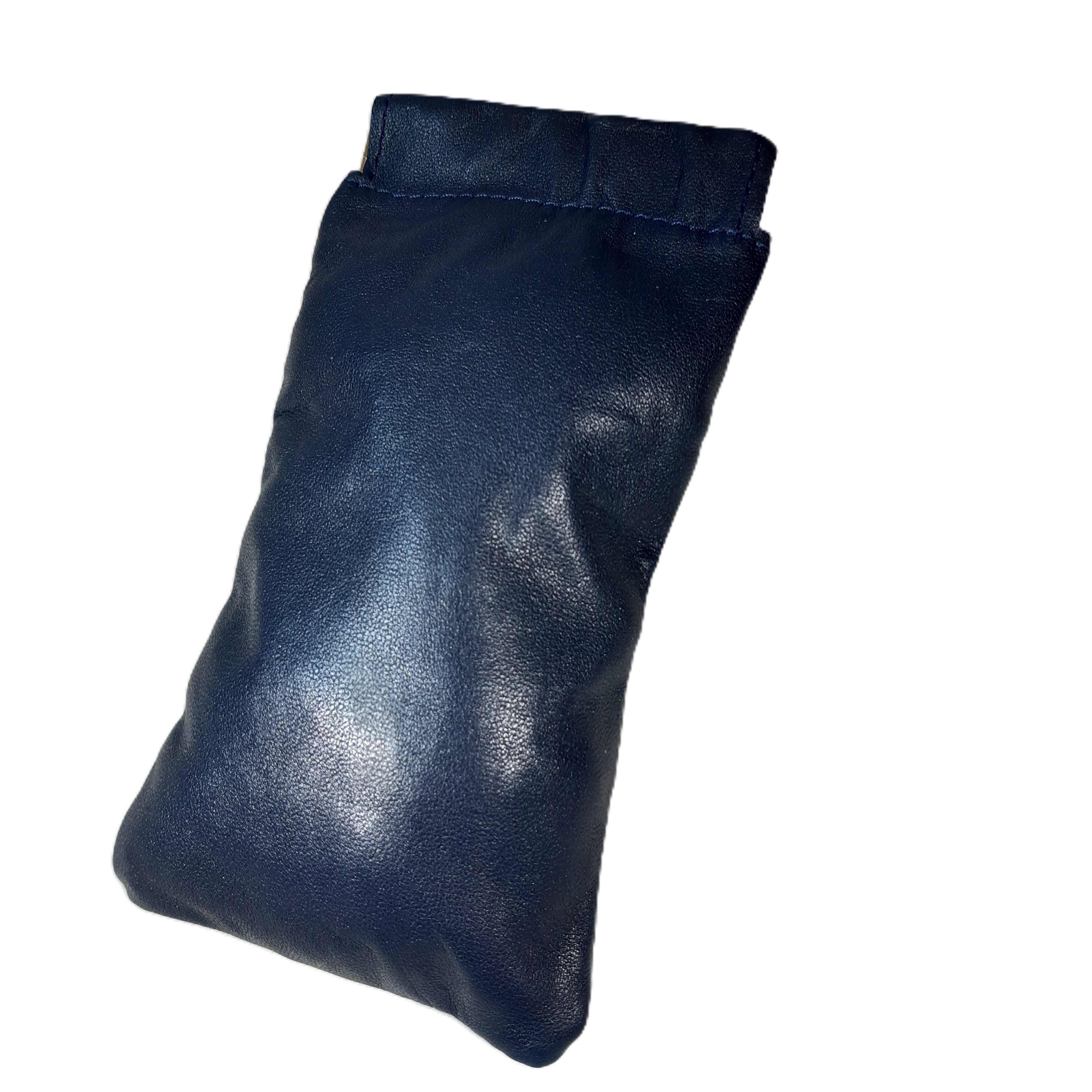 Etui en cuir d'agneau bleu marine pour lunettes.