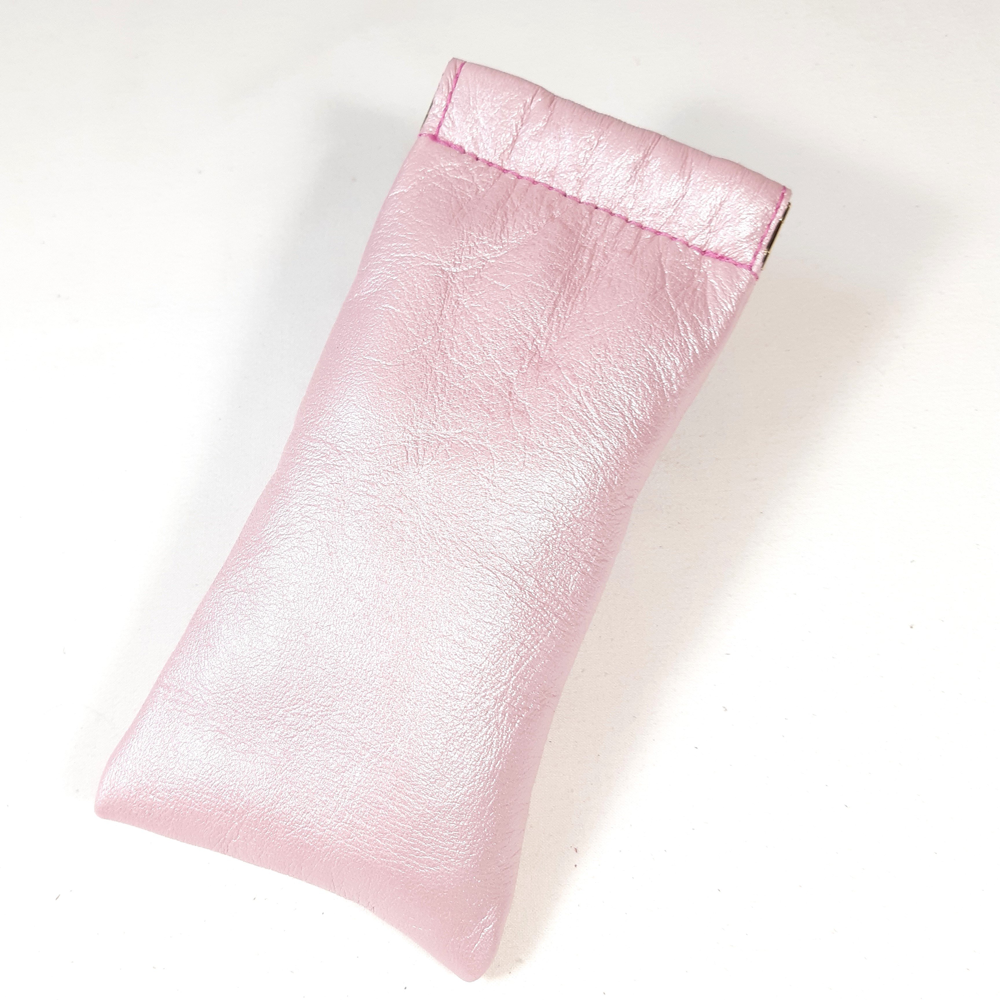 Etui pour lunettes, en cuir et fermoir clic clac