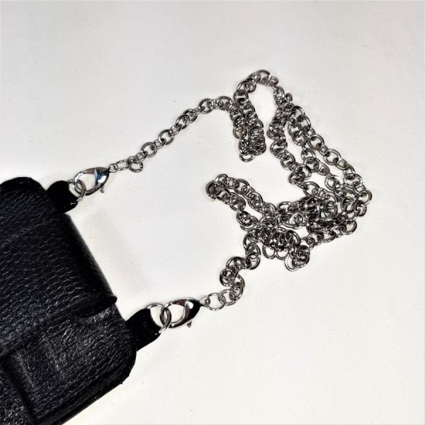 Pochette pour smartphone cuir de vachette imprim&eacute; coloris noir..