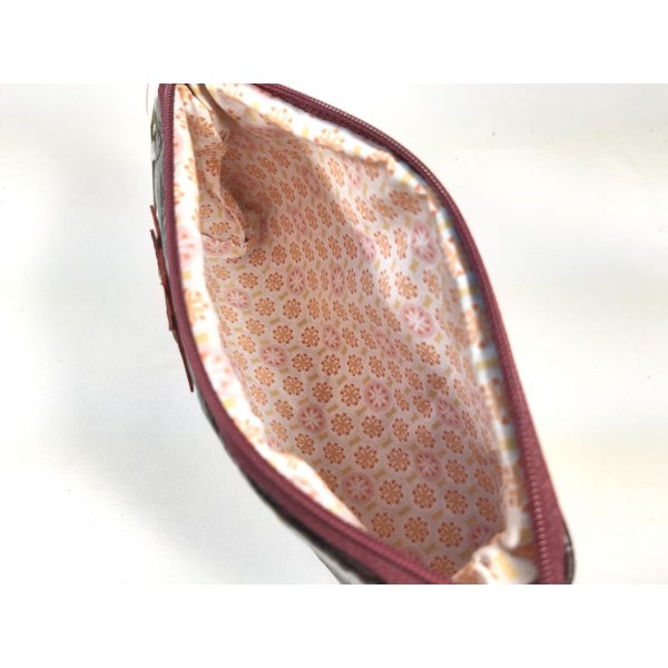 Astuccio per il trucco in pelle di coccodrillo.