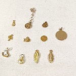 Breloques m&eacute;tal dor&eacute; pour cr&eacute;er des bijoux fantaisie.
