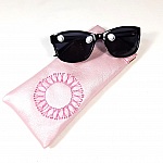 Etui "girly" en cuir rose pour lunettes, brod&eacute; main