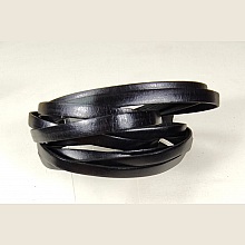 Bande de cuir plat 1cm coloris noir pour cr&eacute;er des bracelets.